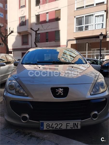 Usado Peugeot 307 90 CV (66 kW) 2006 Gris / plata Berlina