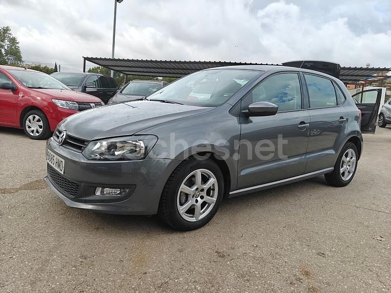 Gris / plata Usado 2012 VW Polo Advance Berlina | 7999 € (Precio justo) - Imagen 1/4