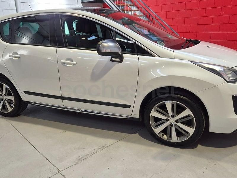 Usado Peugeot 3008 Allure 120 CV (88 kW) 2015 Blanco Familiar
