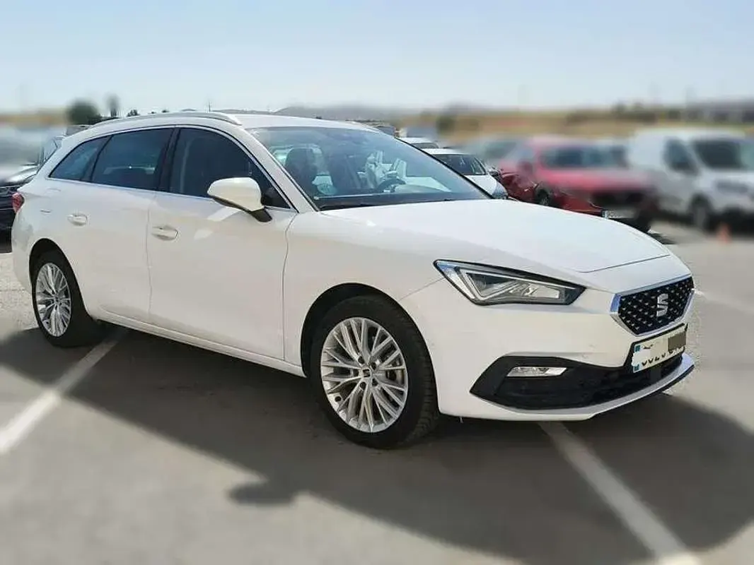 Usado Seat Leon XCELLENCE 150 CV (110 kW) 2022 Blanco Berlina