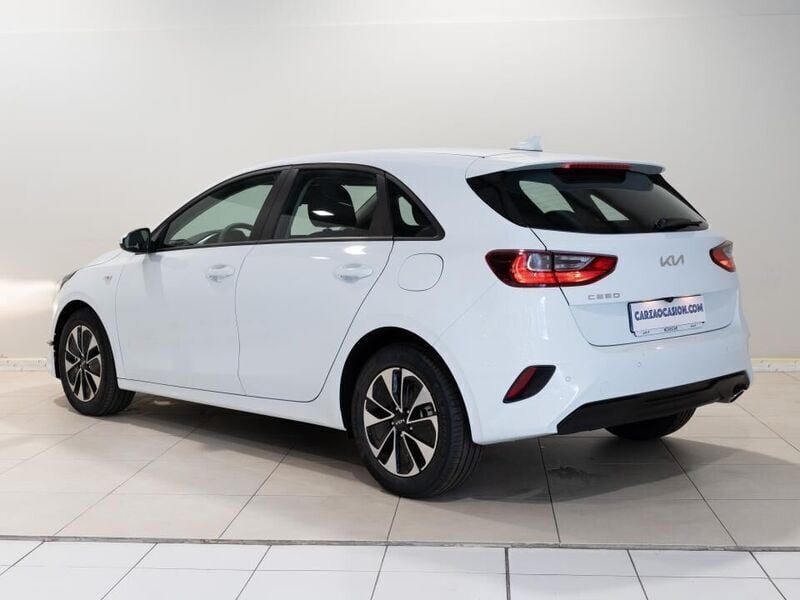 Usado Kia Ceed 100 CV (73 kW) 2024 Otro Utilitario