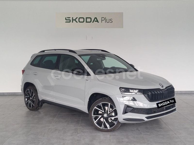 Gris Usado 2024 Skoda Karoq SportLine SUV | 34.800 € - Imagen 1/4