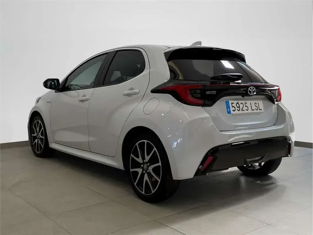 Usado Toyota Yaris Hybrid Style 116 CV (85 kW) 2021 Utilitario