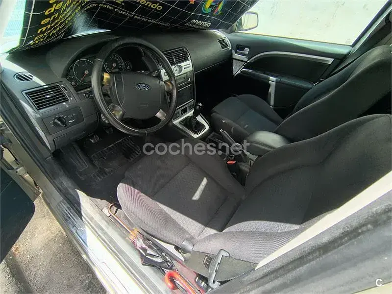 Usado Ford Mondeo Sport 130 CV (95 kW) 2004 Marrón Berlina