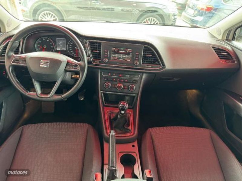 Usado Seat Leon Style 150 CV (110 kW) 2015 Blanco Berlina