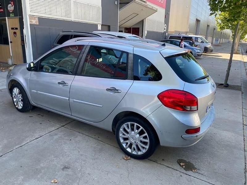 Usado Renault Clio II Campus 86 CV (63 kW) 2008 Gris / plata Berlina