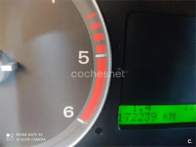 Usado Ford Focus Trend 109 CV (80 kW) 2005 Gris / plata Berlina