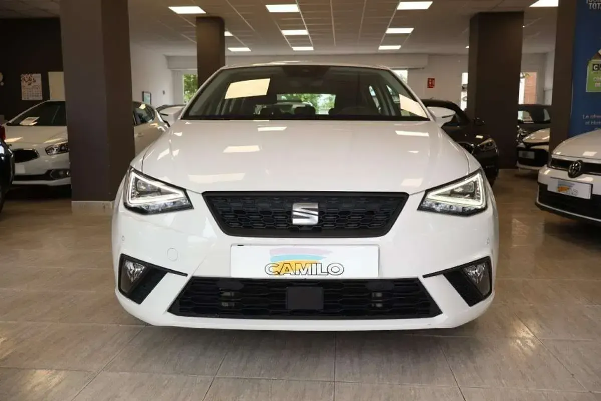 Usado Seat Ibiza Style 110 CV (80 kW) 2022 Blanco Utilitario