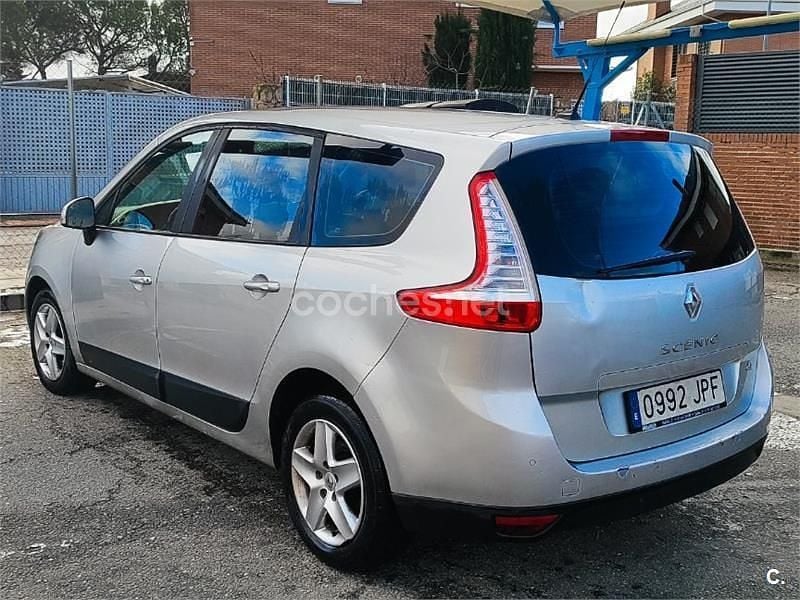 Usado Renault Scénic III Dynamique 110 CV (80 kW) 2012 Gris / plata Monovolumen