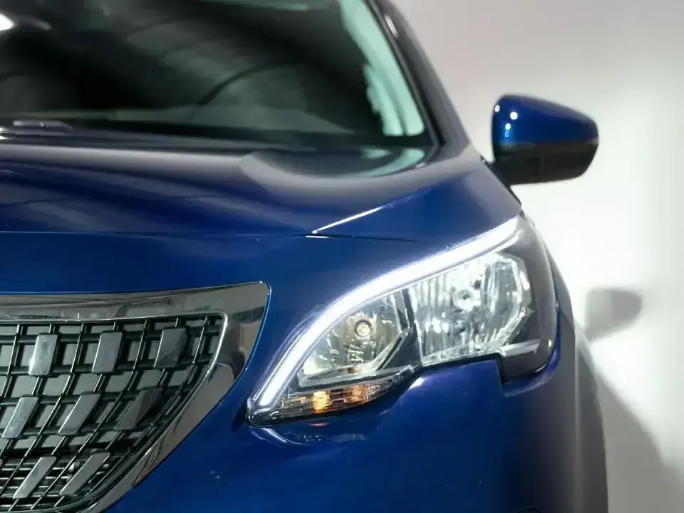 Usado Peugeot 3008 Allure 130 CV (95 kW) 2018 Azul SUV