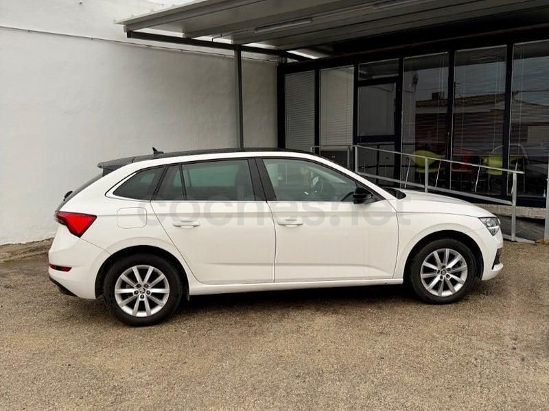 Usado Skoda Scala Active 110 CV (80 kW) 2022 Blanco Utilitario