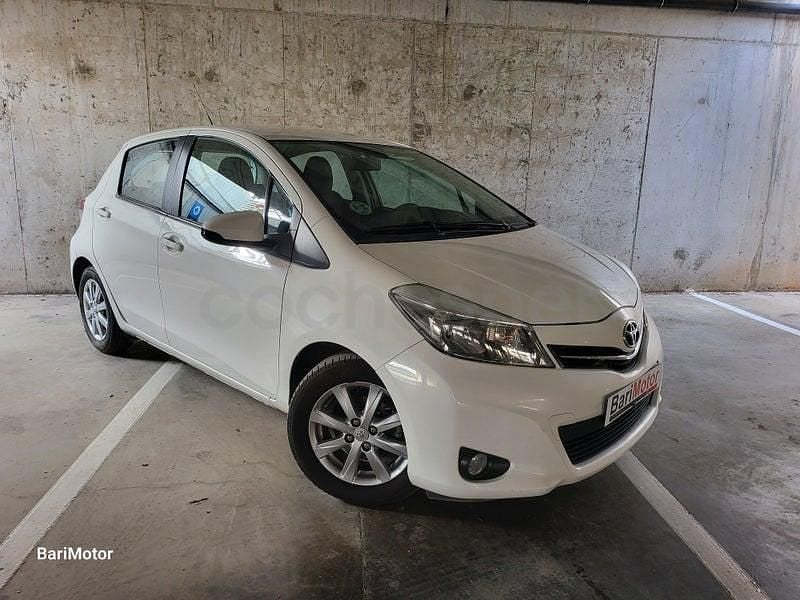 Usado Toyota Yaris Active 90 CV (66 kW) 2013 Blanco Utilitario