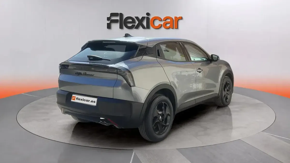 Usado Alfa Romeo Junior 136 CV (100 kW) 2025 Gris SUV