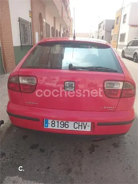 Usado Seat Leon Sport 110 CV (80 kW) 2003 Rojo Utilitario