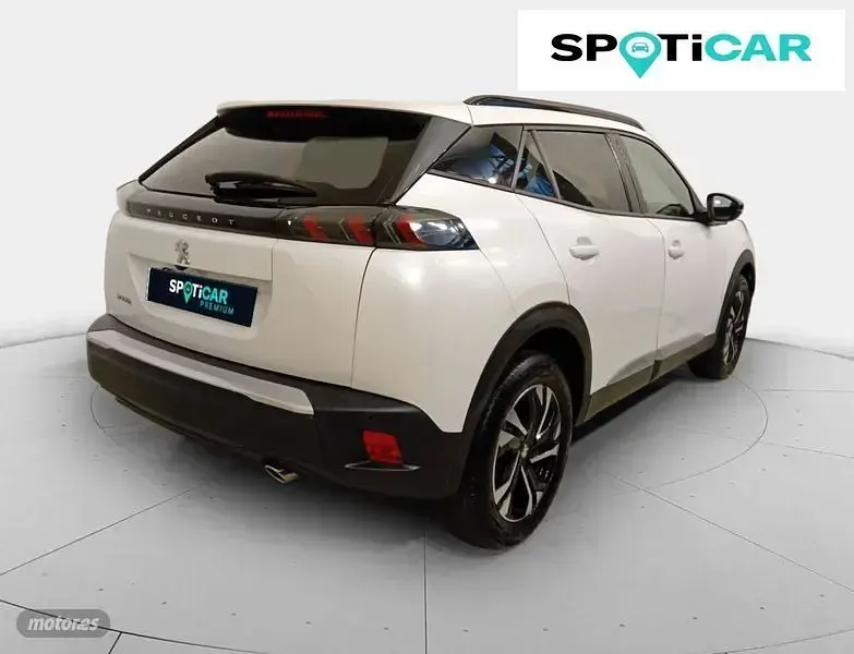 Usado Peugeot 2008 Allure 131 CV (96 kW) 2022 Plateado SUV