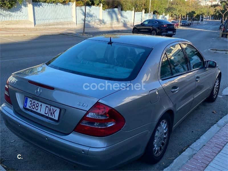 Usado Mercedes E270 Classic 177 CV (130 kW) 2004 Beige Berlina