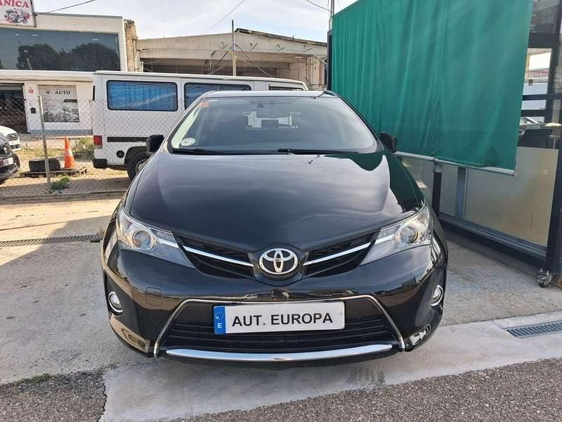 Usado Toyota Auris 124 CV (91 kW) 2015 Negro Utilitario