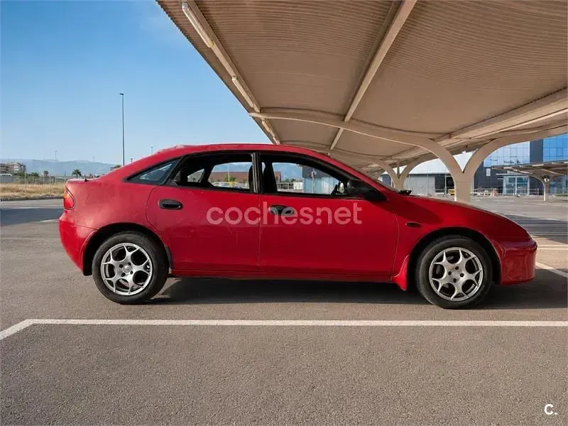 Usado Mazda 323F 115 CV (84 kW) 1996 Rojo Berlina