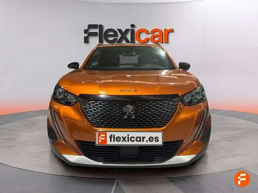 Usado Peugeot 2008 Allure 131 CV (96 kW) 2023 Naranja SUV