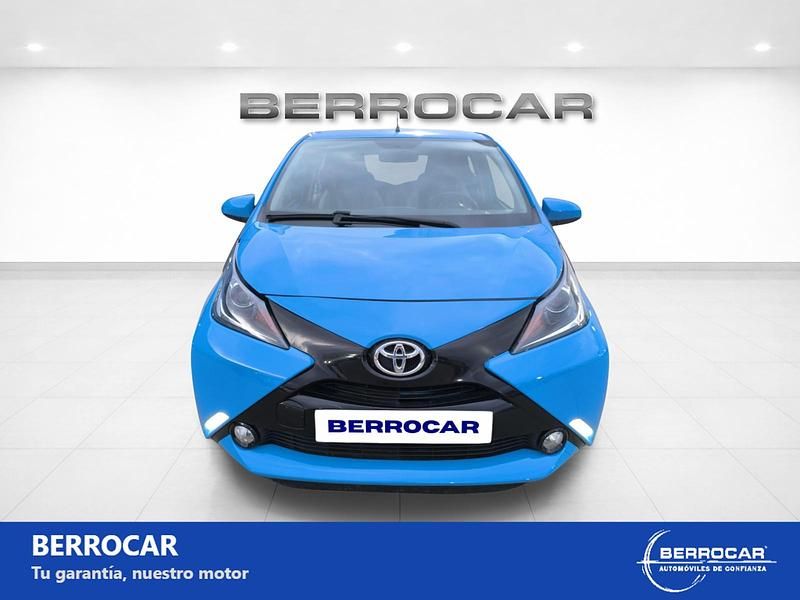 Usado Toyota Aygo X-cite 69 CV (50 kW) 2017 Azul Utilitario