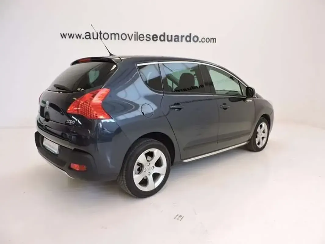Usado Peugeot 3008 Style 120 CV (88 kW) 2013 Gris Familiar