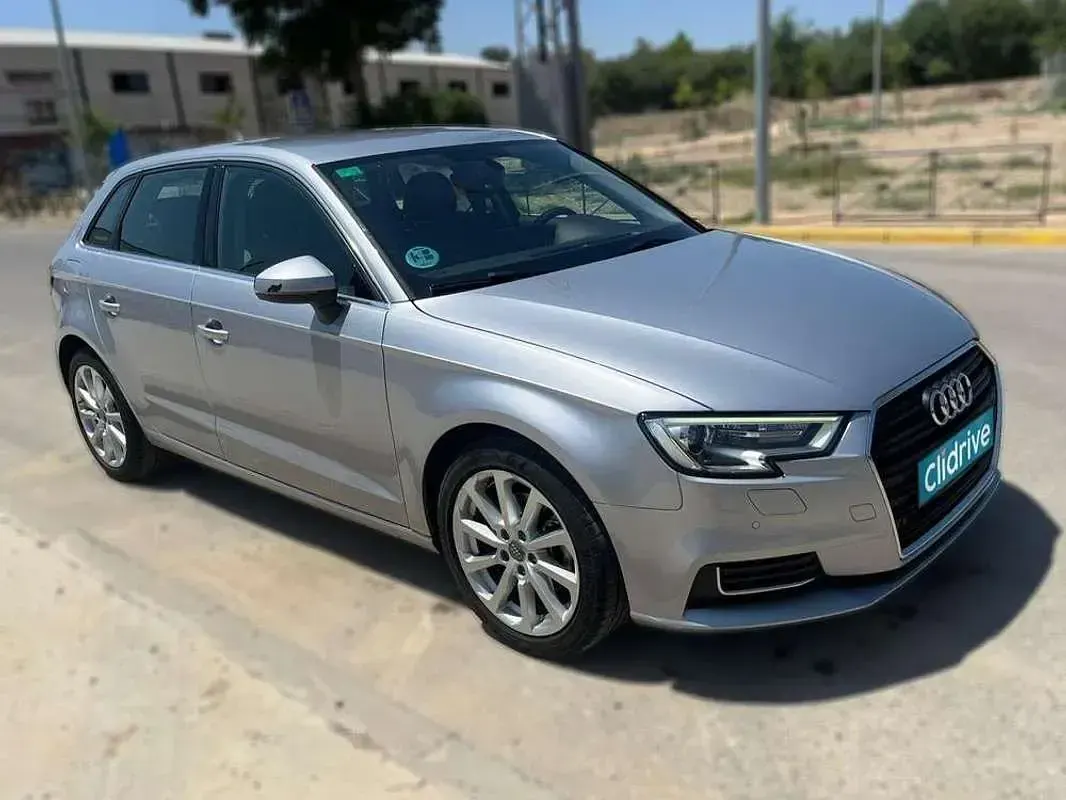 Usado Audi A3 Sportback Design 116 CV (85 kW) 2017 Gris Utilitario