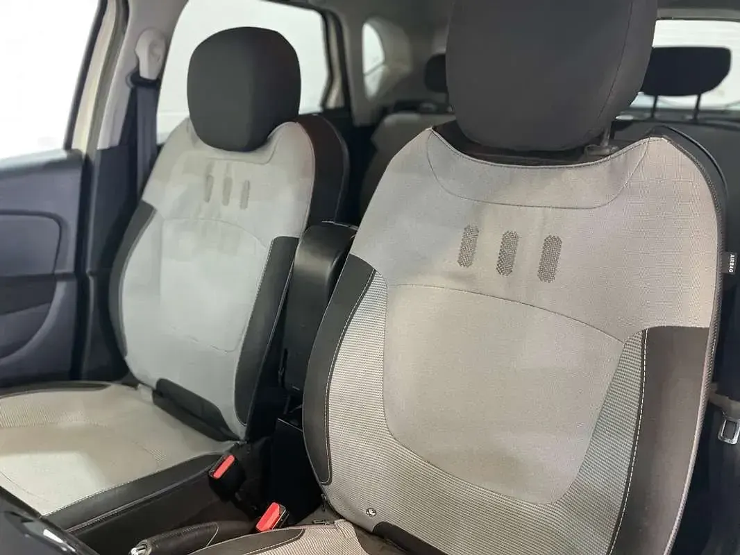 Usado Renault Captur Intens 90 CV (66 kW) 2016 Beige SUV