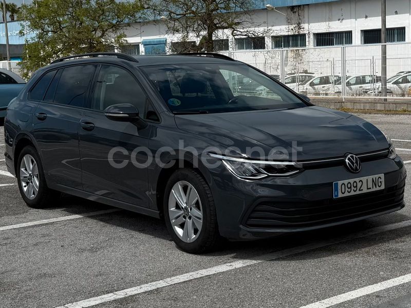 Gris / plata Usado 2021 VW Golf VIII Life Familiar | 19.900 € (Caro) - Imagen 1/4