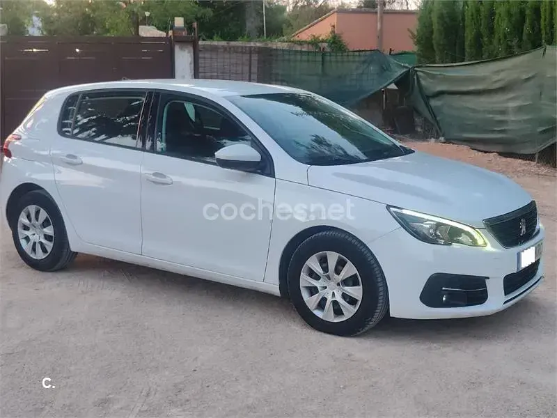 Usado Peugeot 308 Business-Line 100 CV (73 kW) 2018 Blanco Berlina