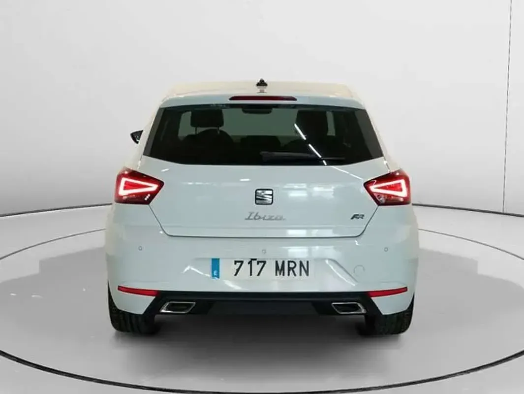 Usado Seat Ibiza FR 151 CV (111 kW) 2024 Negro Utilitario