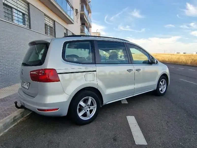 Usado Seat Alhambra Ecomotive 140 CV (102 kW) 2014 Beige Monovolumen