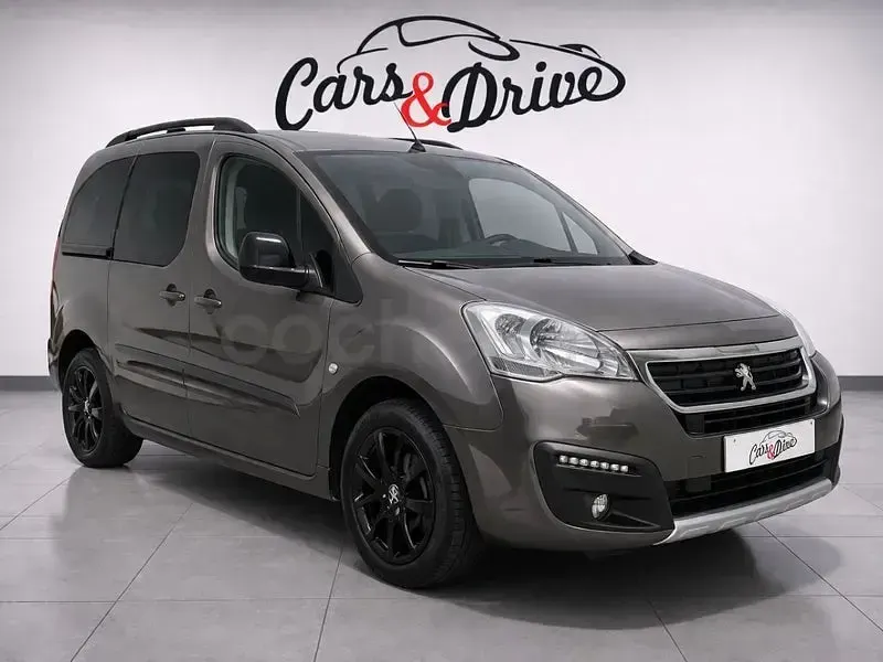 Usado Peugeot Partner Tepee Outdoor 100 CV (73 kW) 2017 Marrón Monovolumen
