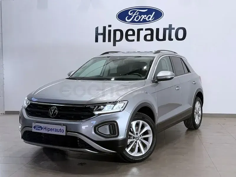 Usado VW T-Roc Life 110 CV (80 kW) 2023 Gris / plata SUV