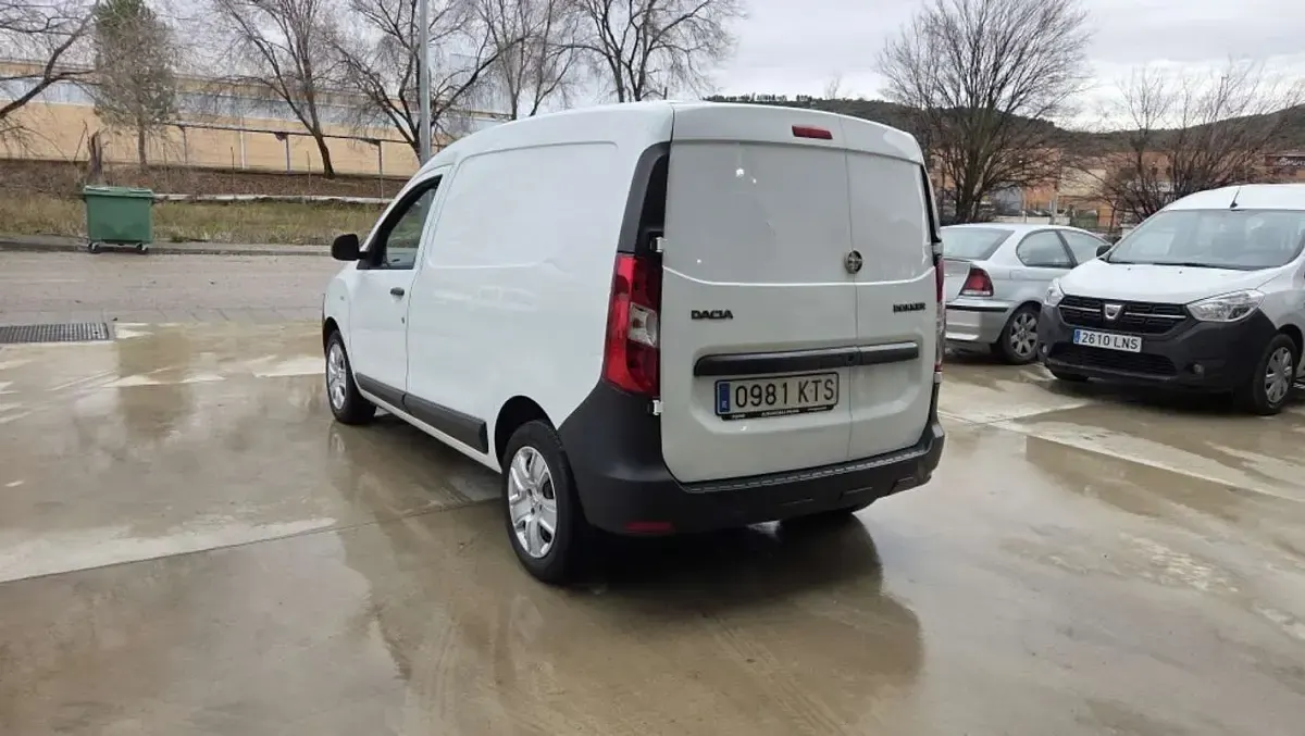 Usado Dacia Dokker Essentiel 90 CV (66 kW) 2019 Blanco Monovolumen