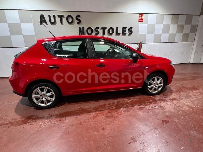 Usado Seat Ibiza Reference 90 CV (66 kW) 2011 Rojo Berlina