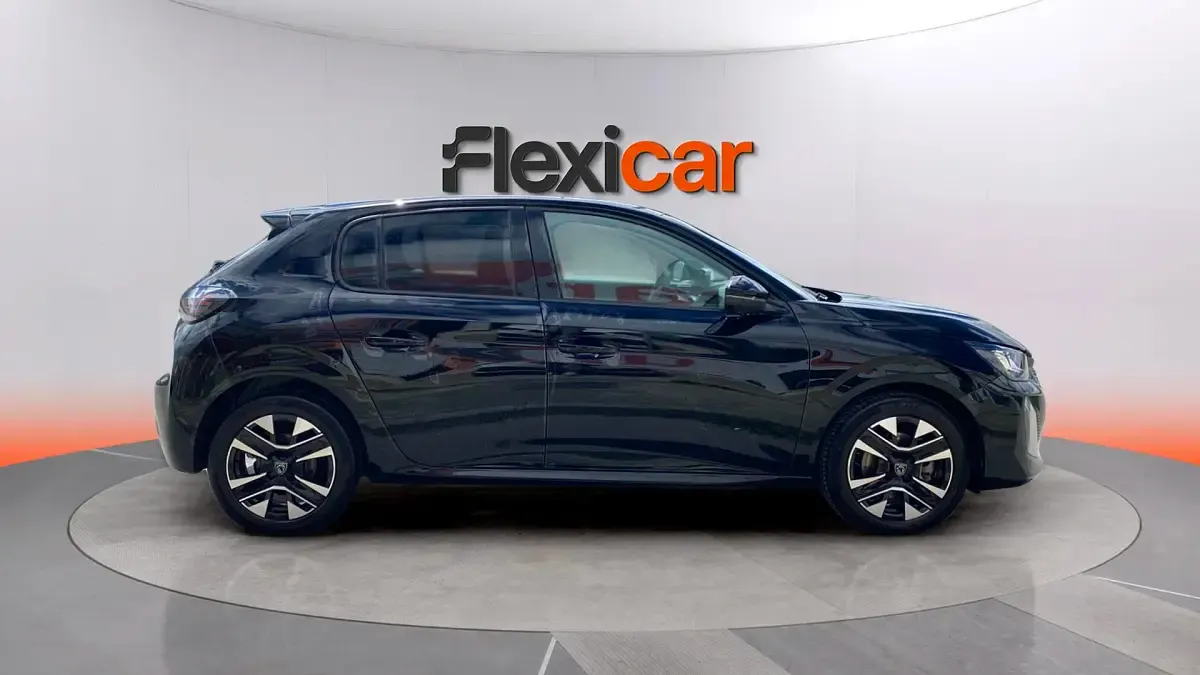 Usado Peugeot 208 Allure 101 CV (74 kW) 2025 Negro Utilitario