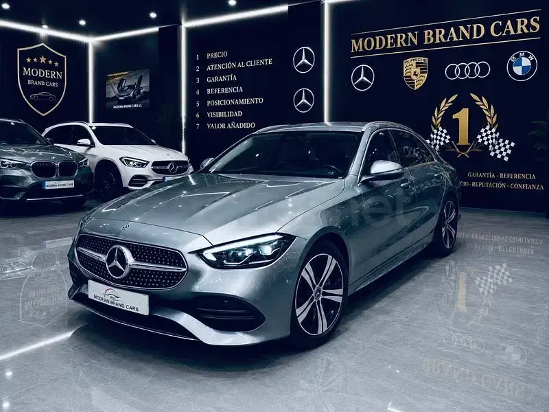 Usado Mercedes C220 200 CV (147 kW) 2023 Gris / plata Familiar