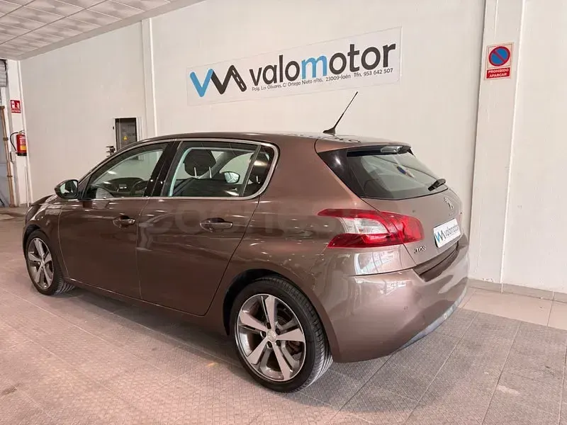 Usado Peugeot 308 Allure 115 CV (84 kW) 2014 Marrón Berlina