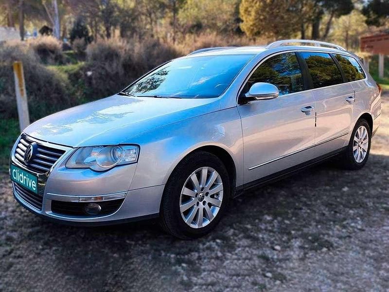 Usado VW Passat Advance 140 CV (102 kW) 2005 Gris / plata Familiar
