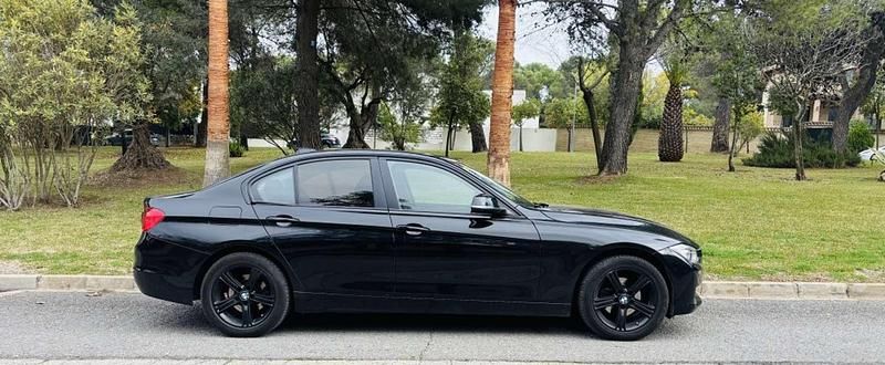 Usado BMW 318 Comfort Edition 143 CV (105 kW) 2014 Negro Berlina