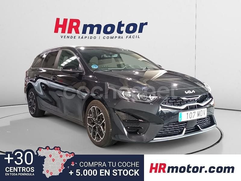 Negro Usado 2023 Kia Ceed GT GT-Line Familiar | 23.090 € (Precio justo) - Imagen 1/4