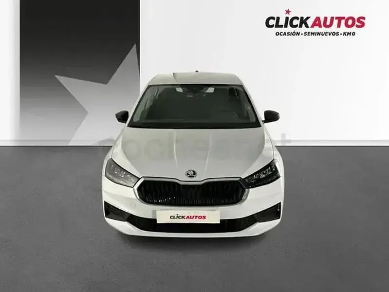 Usado Skoda Fabia Essence 80 CV (58 kW) 2025 Blanco Utilitario