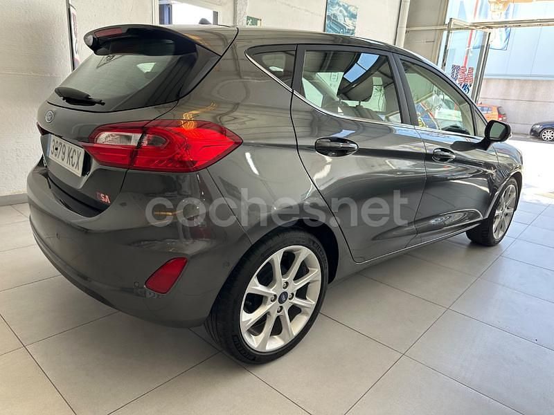 Usado Ford Fiesta Titanium 100 CV (73 kW) 2017 Marrón Utilitario
