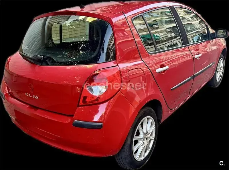 Usado Renault Clio II Authentique 75 CV (55 kW) 2009 Rojo Berlina