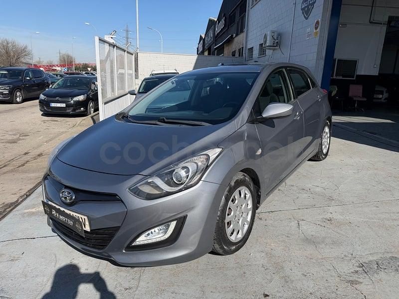 Usado Hyundai i30 100 CV (73 kW) 2014 Gris / plata Berlina