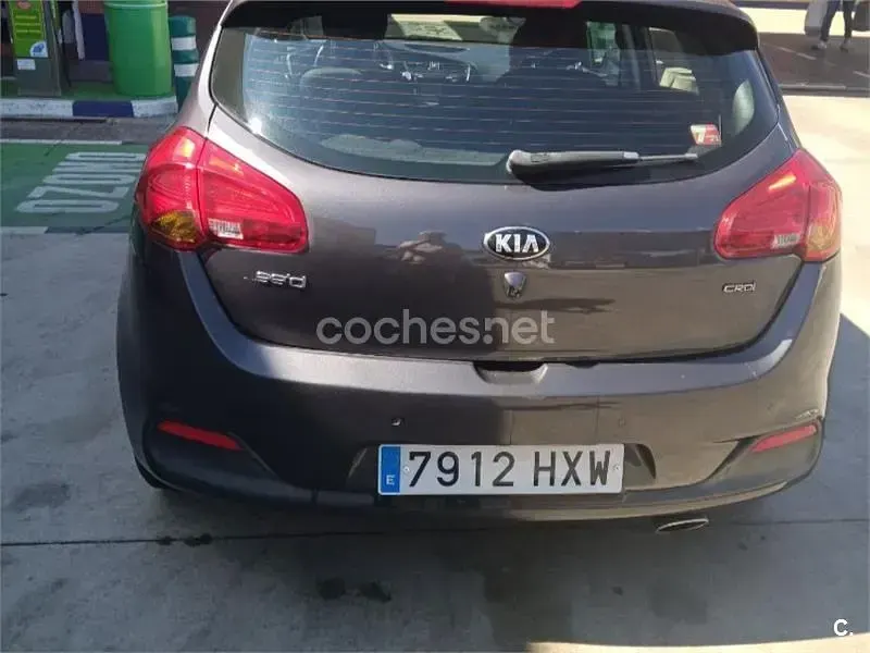 Usado Kia Ceed GT 90 CV (66 kW) 2014 Gris / plata Berlina