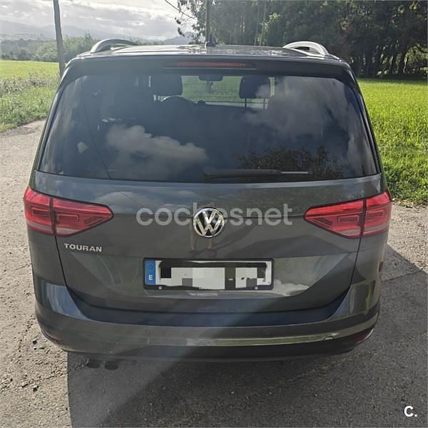 Usado VW Touran Advance 150 CV (110 kW) 2019 Gris / plata Monovolumen