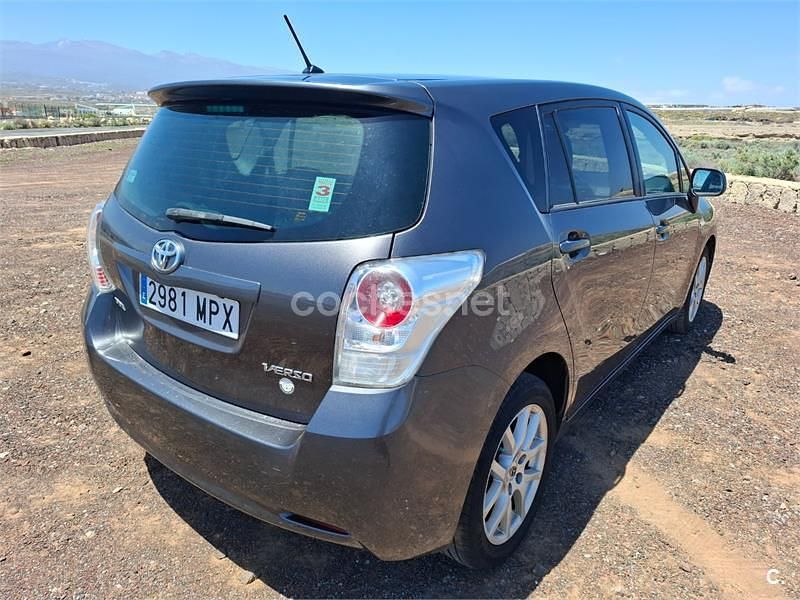 Usado Toyota Verso Advance 126 CV (92 kW) 2011 Gris / plata Monovolumen
