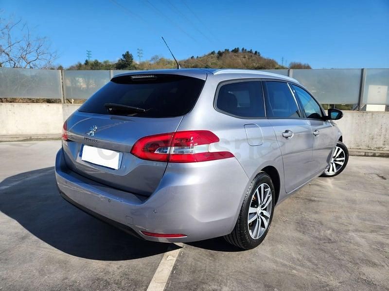 Usado Peugeot 308 SW Style 130 CV (95 kW) 2021 Gris / plata Familiar