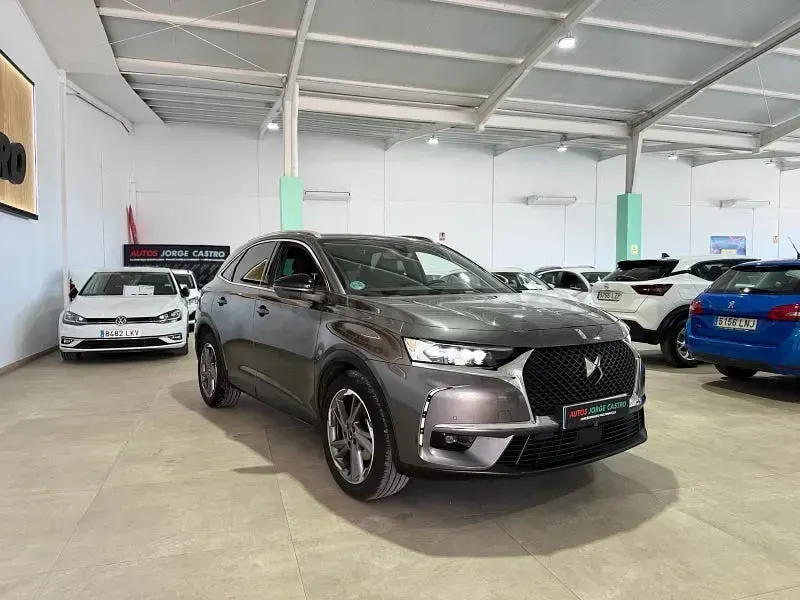 Usado DS Automobiles DS7 Crossback So Chic 130 CV (95 kW) 2021 Gris / plata SUV